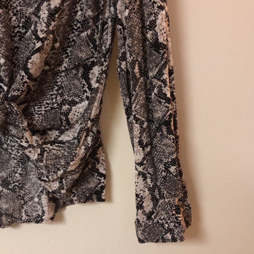 Hippie Rose Snake Reptile Print Utility Roll-Tab Shirt Blouse Top Black White S - Picture 10 of 11